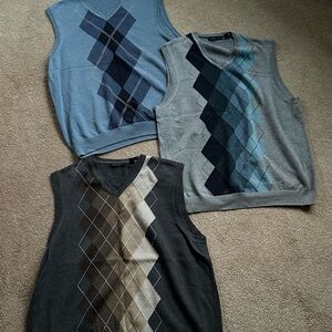 Van Heusen  Argyle sweater vest size large
